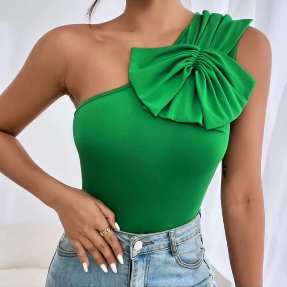 SHEIN Green One-Shoulder Bodysuit - Picture 3 of 11